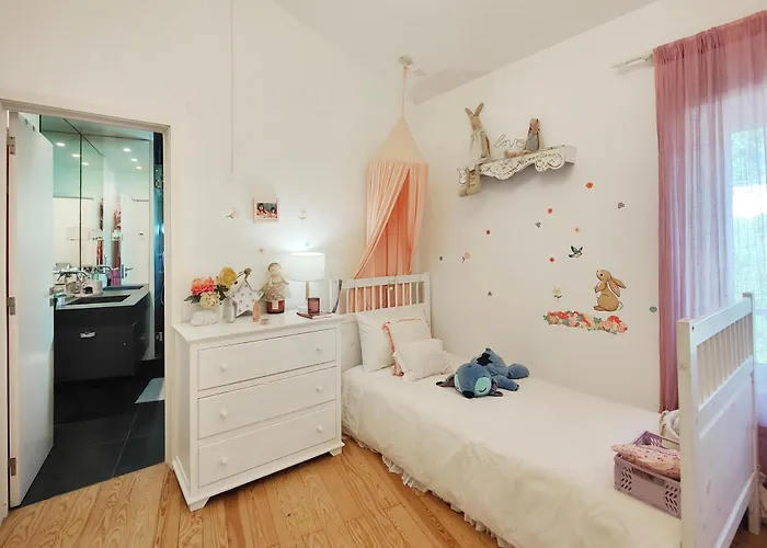 Unique Near Lisbon With Pool & Magical Decor Corroios