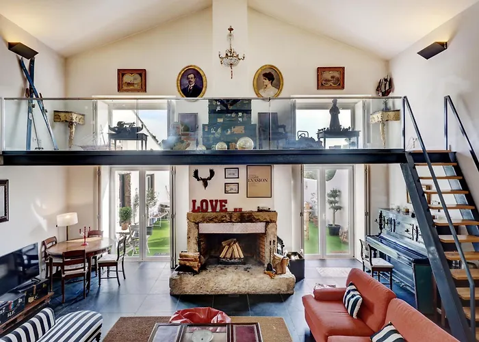 Unique Near Lisbon With Pool & Magical Decor Corroios