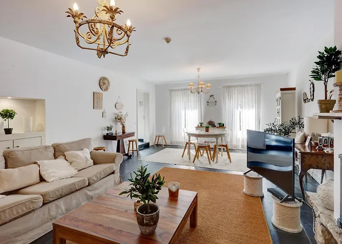 Unique Near Lisbon With Pool & Magical Decor Corroios