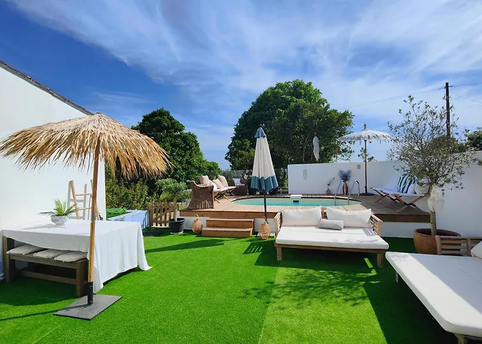 Unique Near Lisbon With Pool & Magical Decor Corroios