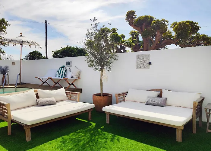 Unique Near Lisbon With Pool & Magical Decor Corroios